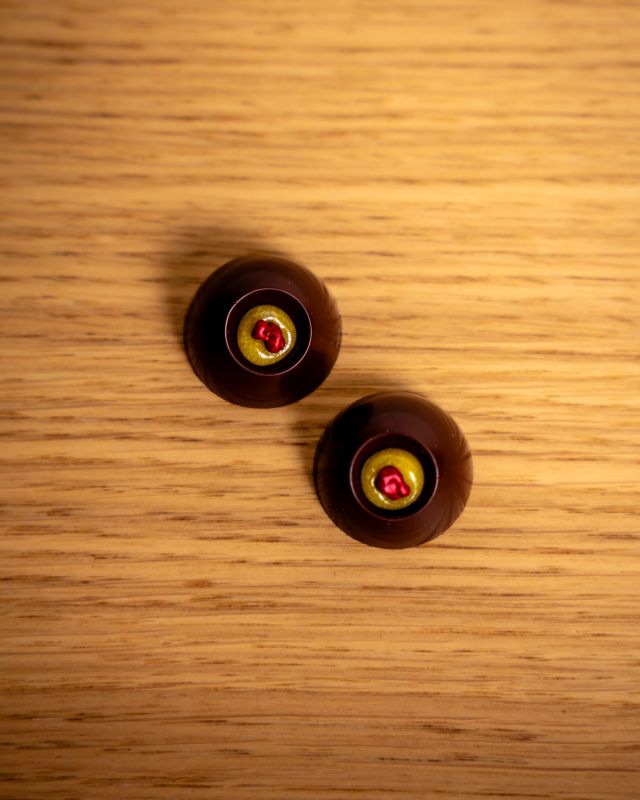 Amber Noir Grand