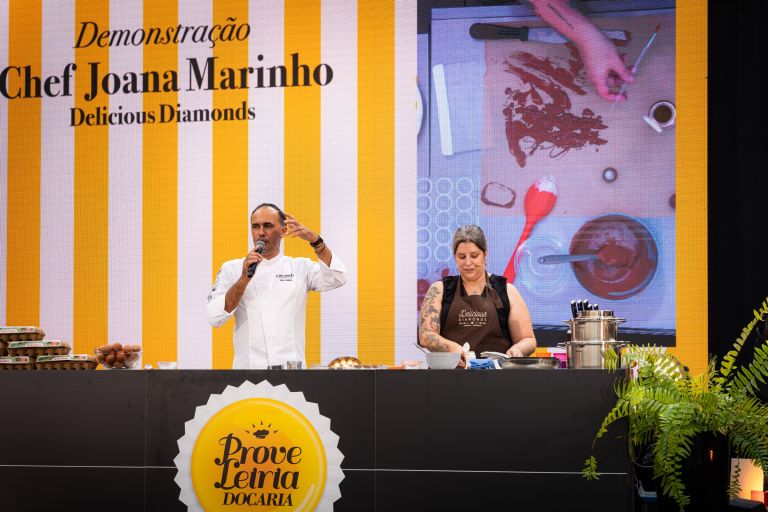 A Chef Joana Marinho e o Chef Rui Lopes no palco do Prove Leiria Doçaria